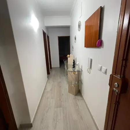 Quarto Calmo E Acolhedor * Almada
